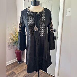 RO Black Top With Embroidery Size Medium NWT